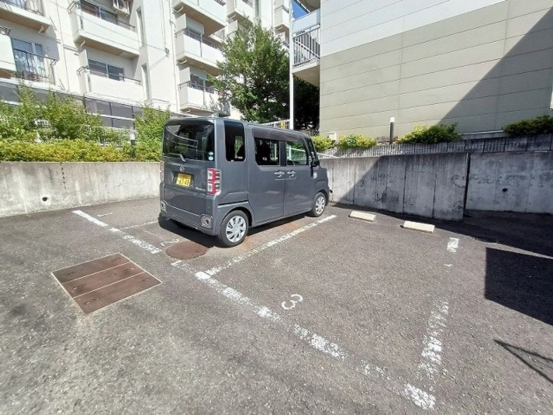 レオパレス桜通り 駐車場
