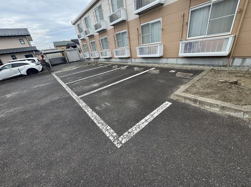 レオパレス北中江 駐車場