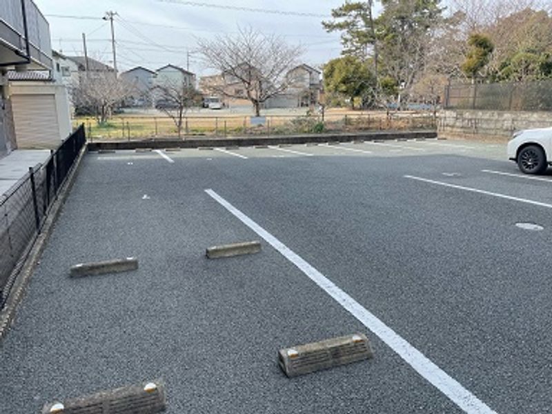 レオパレスクレージュ 駐車場