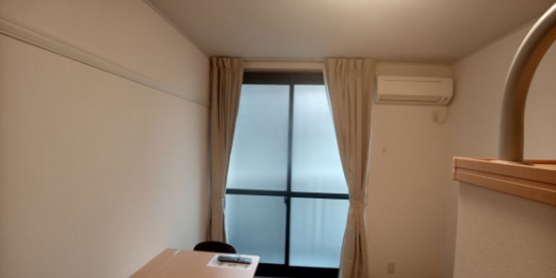 レオパレスシャルム宝 居間