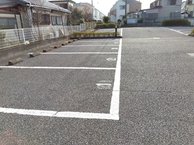 レオパレスマロンハイツ 駐車場