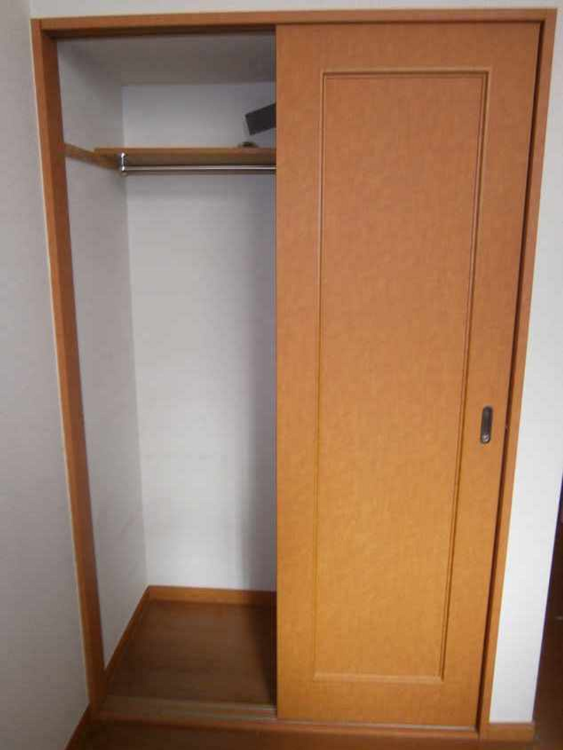 レオパレスフォーブル下馬 収納