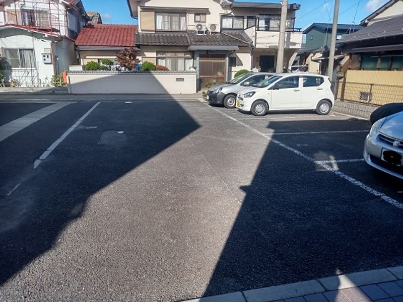 レオパレスサクライ 駐車場