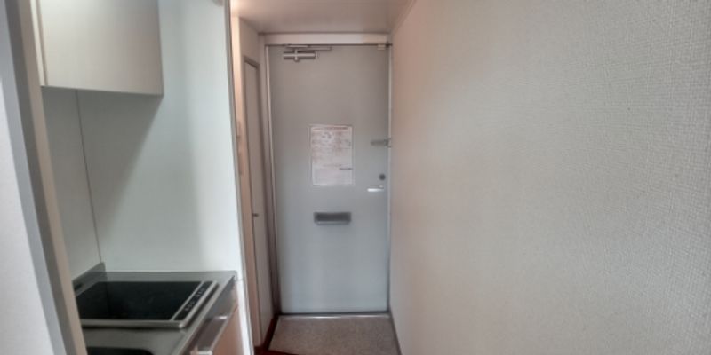 レオパレスフカサカ 玄関
