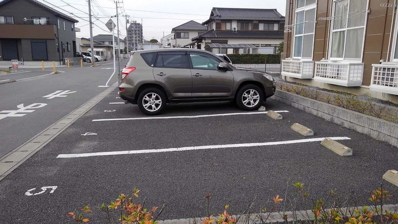 レオパレスヴェネッセ 駐車場