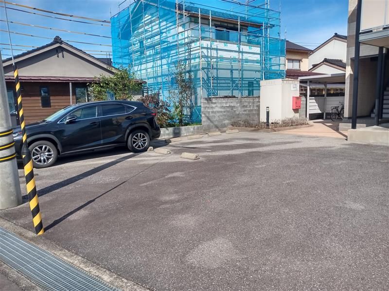 レオパレス花水木 駐車場