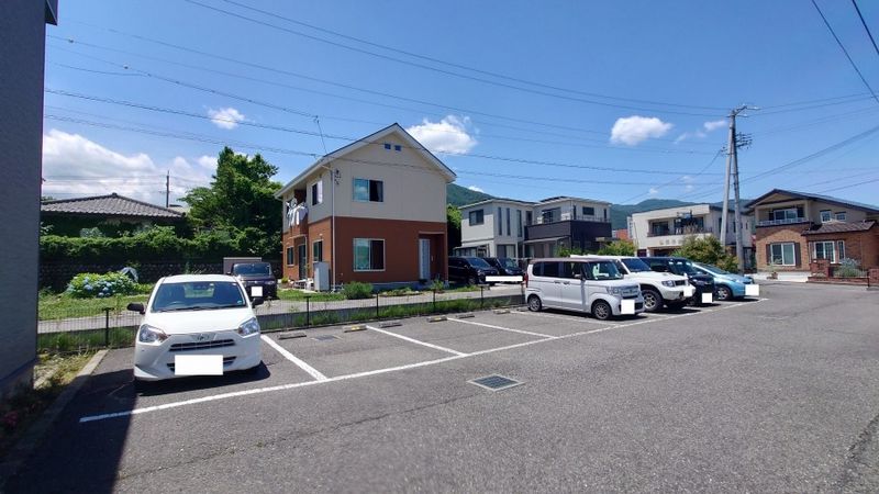 レオパレスアドニス　ミヤキ 駐車場