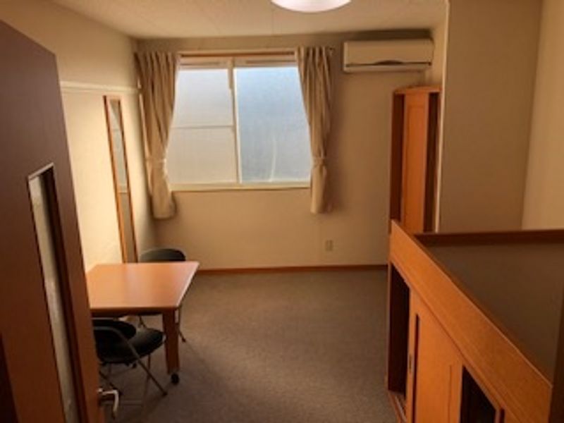 レオパレス日世利 居間