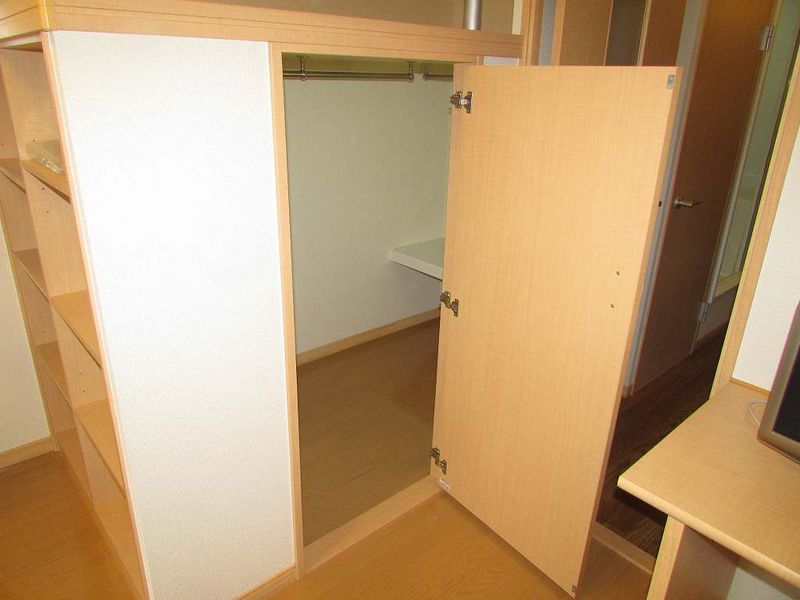 レオパレスレインボーⅠ 収納