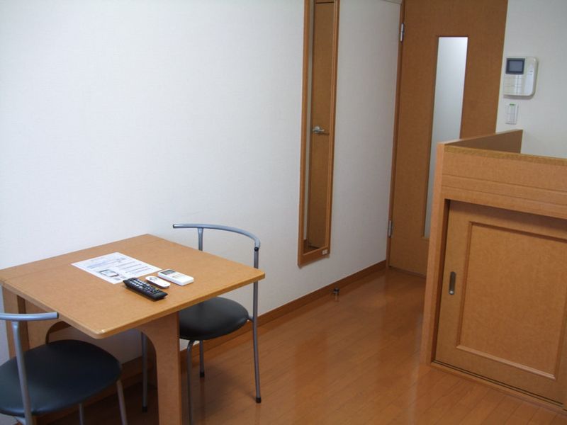 レオパレスクレール緑が丘 居間