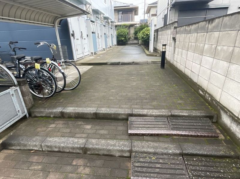 レオパレスゼフィール エントランス