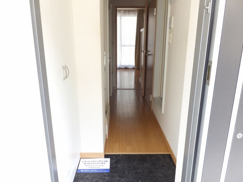 レオパレス新潟中央 玄関