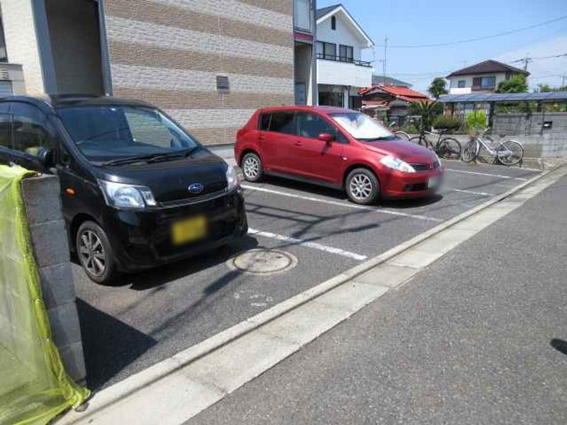 レオパレスシャインコート 駐車場