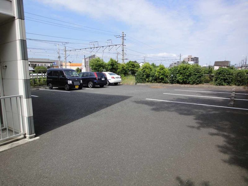 レオパレスフォレット湘南 駐車場