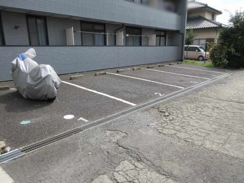 レオパレストーワⅢ 駐車場