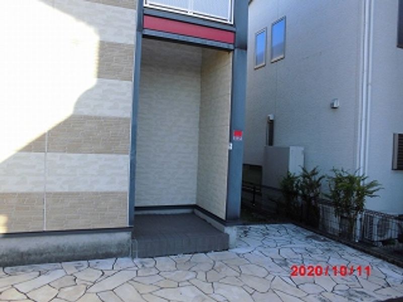 レオパレスマ　シェリー エントランス