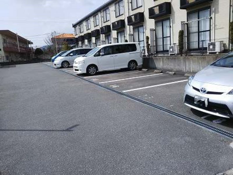 レオパレスＤｅｌｉｇｈｔｅｄ 駐車場