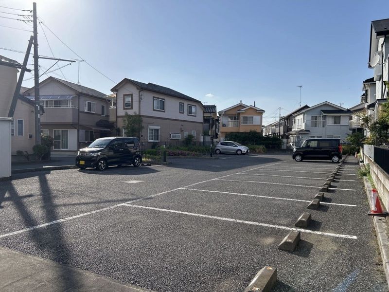 レオパレスアムール 駐車場