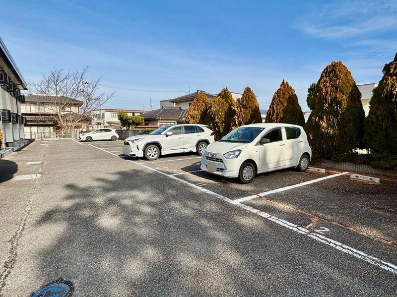レオパレスダイナスティ 駐車場