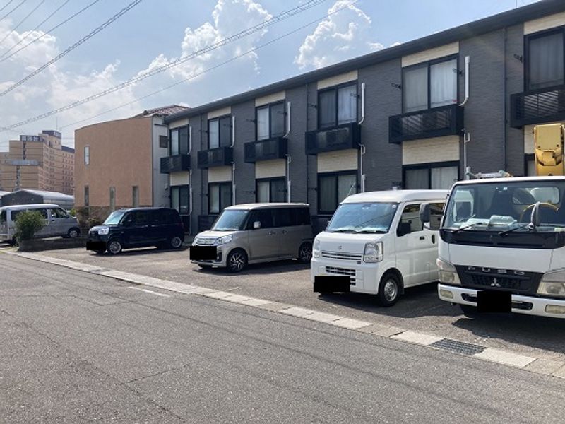 レオパレスルクス 駐車場