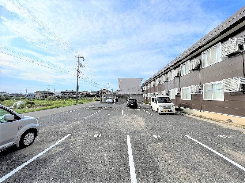 レオパレスしらはま 駐車場
