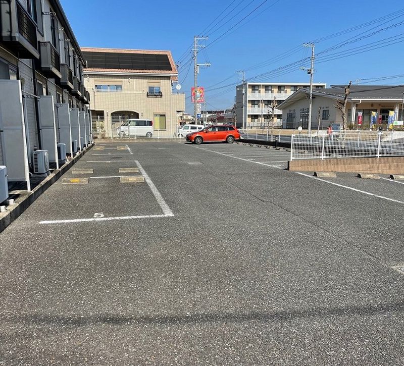 レオパレスアドミラーブル 駐車場
