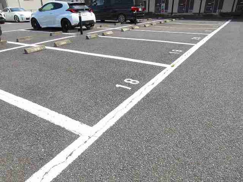 レオパレスさつき 駐車場