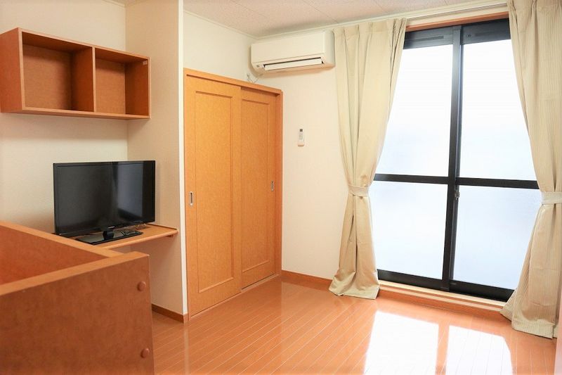 レオパレスベルシャトレ富士宮 居間