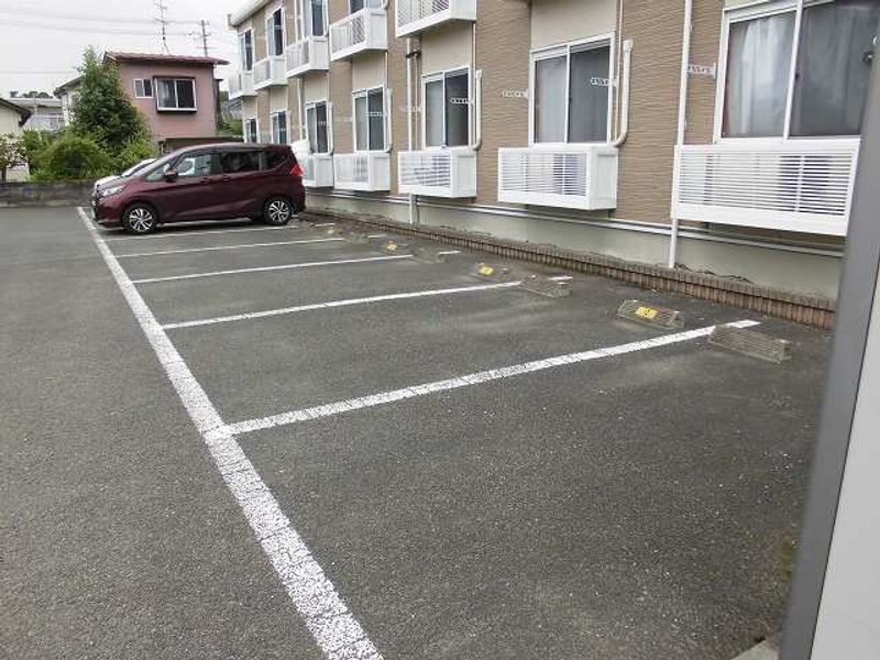 レオパレス城南荘 駐車場