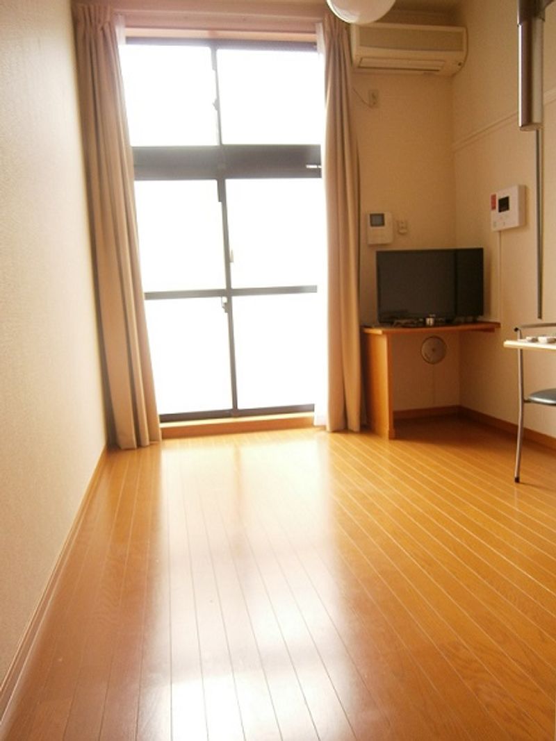 レオパレスカメリア五番館 居間