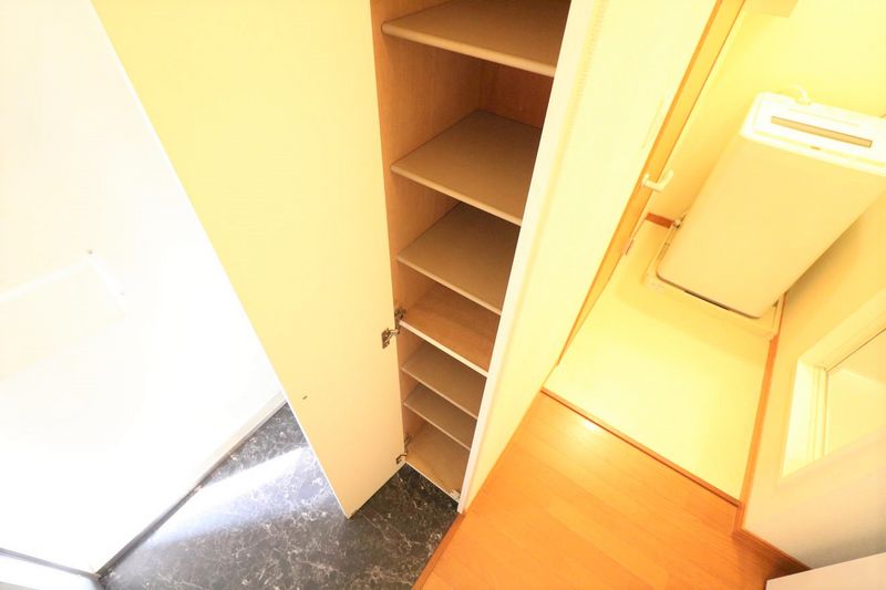 レオパレスボンマルシェ山科 玄関