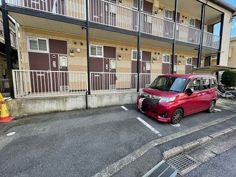 レオパレスアドミラーブル 駐車場
