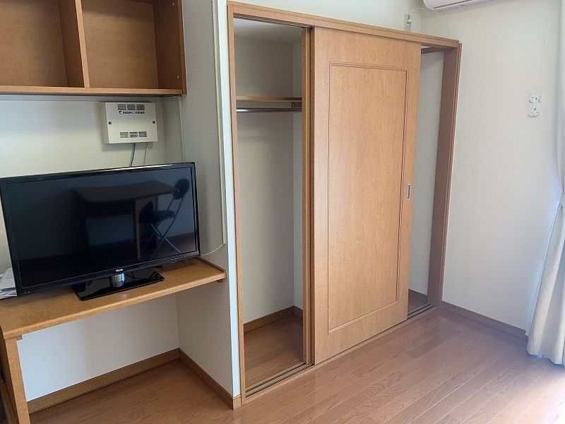 レオパレス内丸 居間