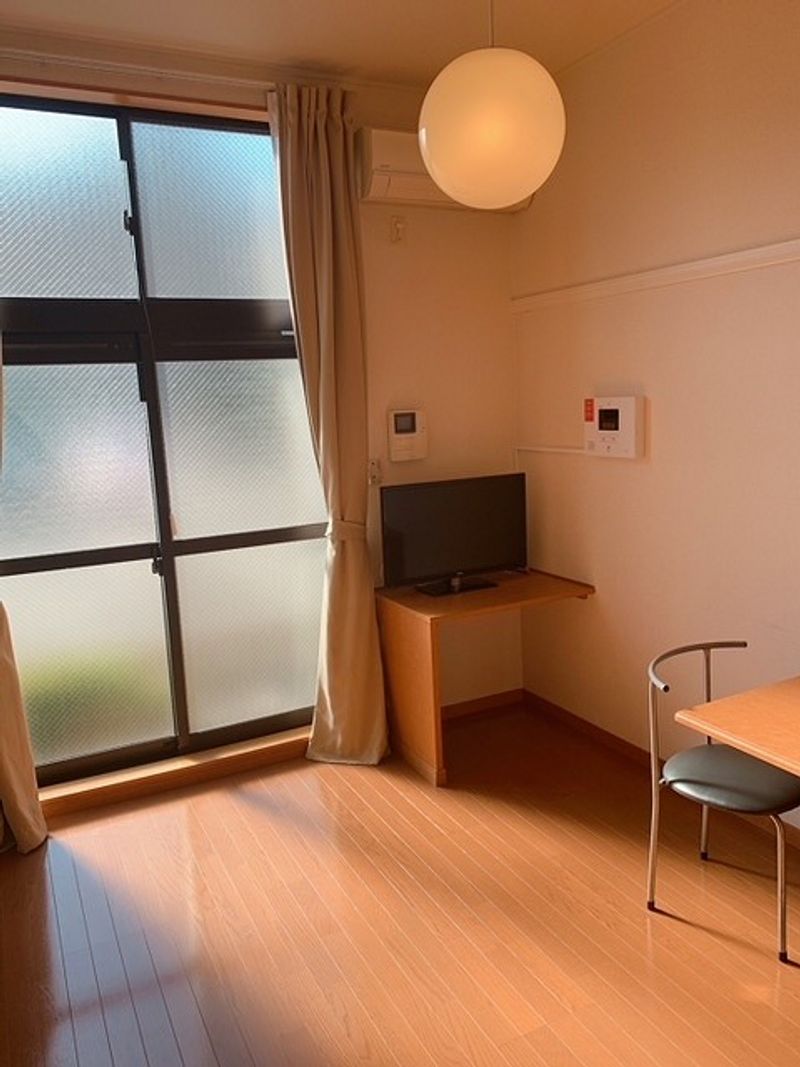 レオパレスＫＡＭＩＳＨＯ 居間
