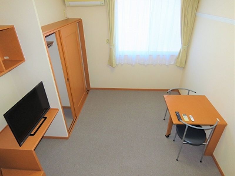 レオパレストゥロイメ２ 居間