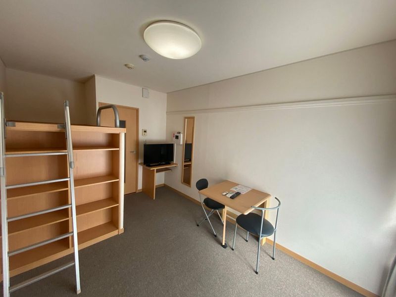 レオパレスグリーンフォレスト 居間