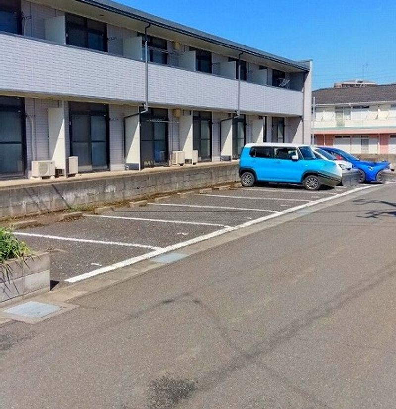 レオパレスシティーＢ 駐車場