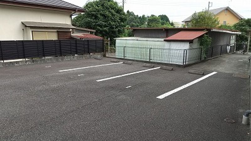 レオパレスフーガ 駐車場