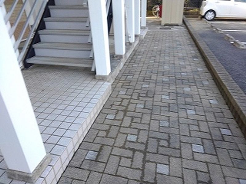 レオパレス椿の宮Ⅱ エントランス
