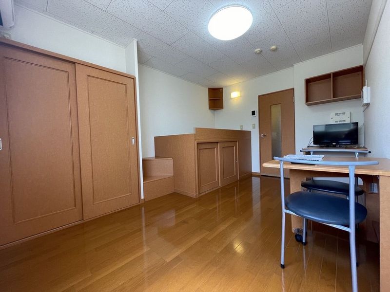 レオパレスレフォルム 居間