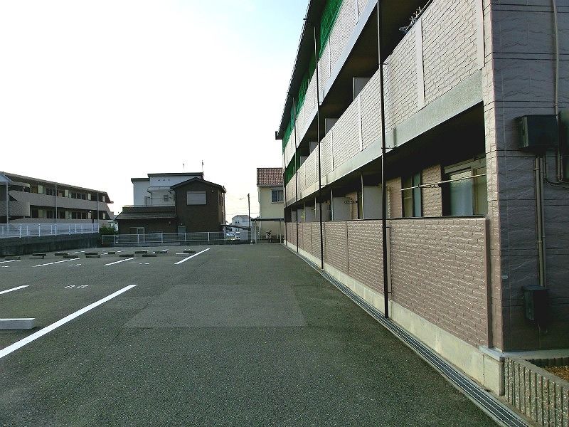 レオパレス杉 駐車場
