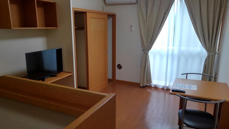 レオパレス交友第二 居間