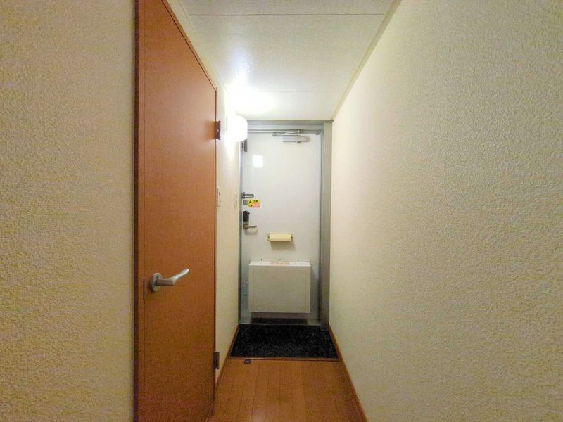 レオパレス中浜 玄関