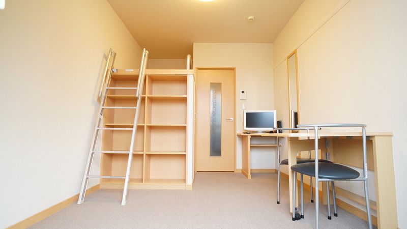 レオパレス陽木の宿 居間