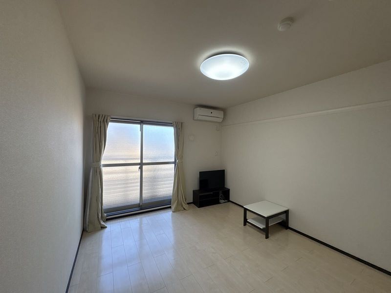 CLEINO ITUKI Living room