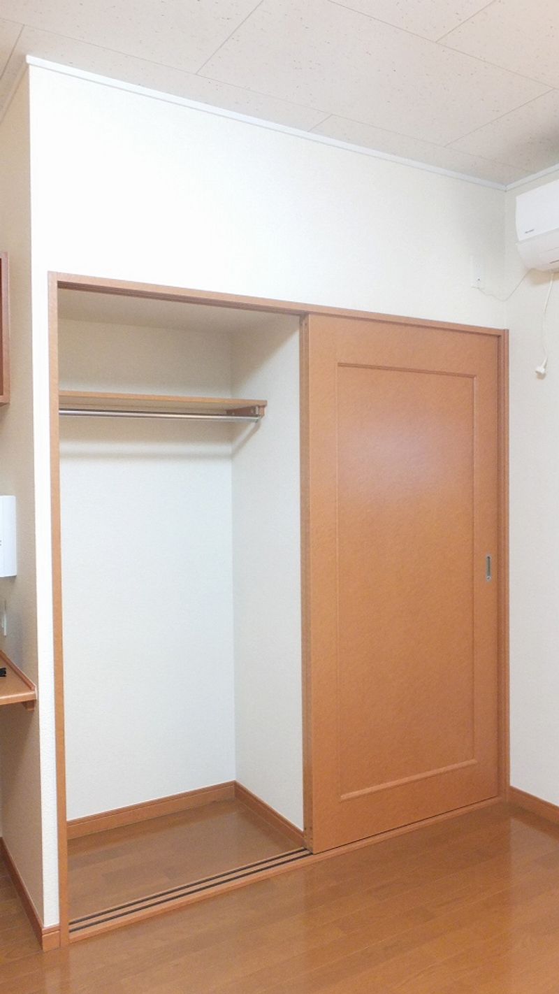 レオパレスサカサガワ 収納