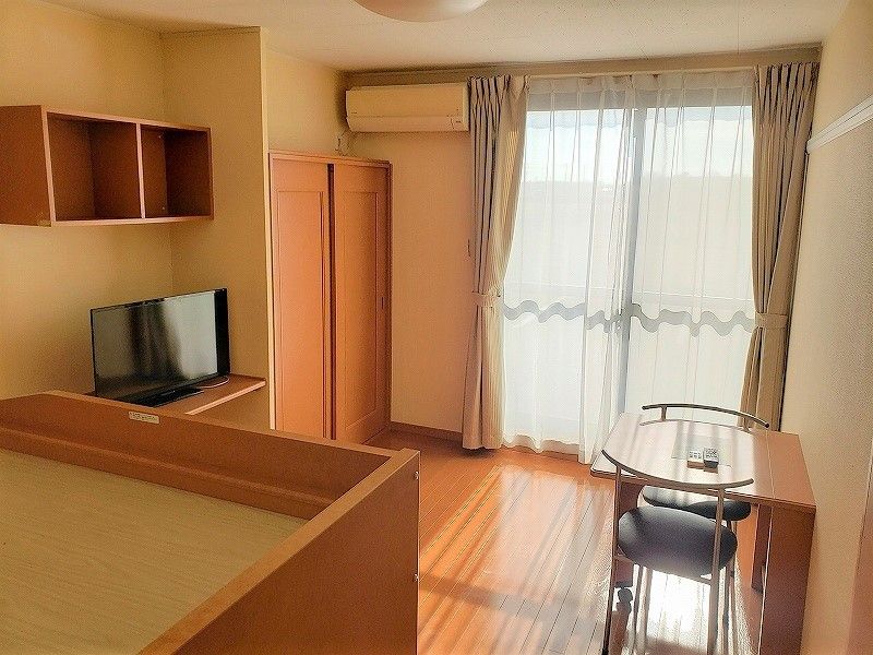 レオパレスシャトラン 居間