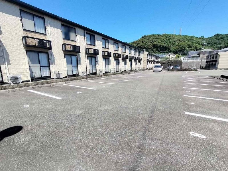 レオパレス寺ノ上 駐車場