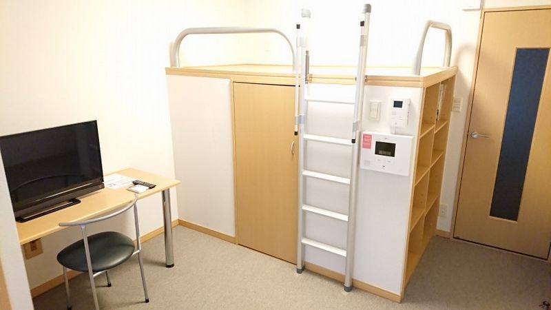 レオパレス恵 居間