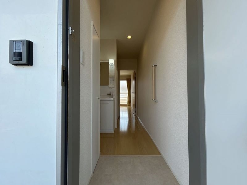 レオパレスヤチヨ 玄関